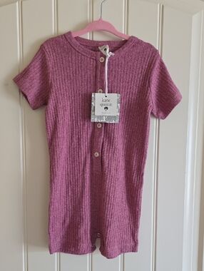 kate quinn Ribbed Short-Sleeve Shortie in Berry Melange